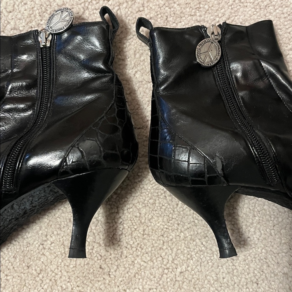 Donald Pliner black leather ankle boots sz 7.5M